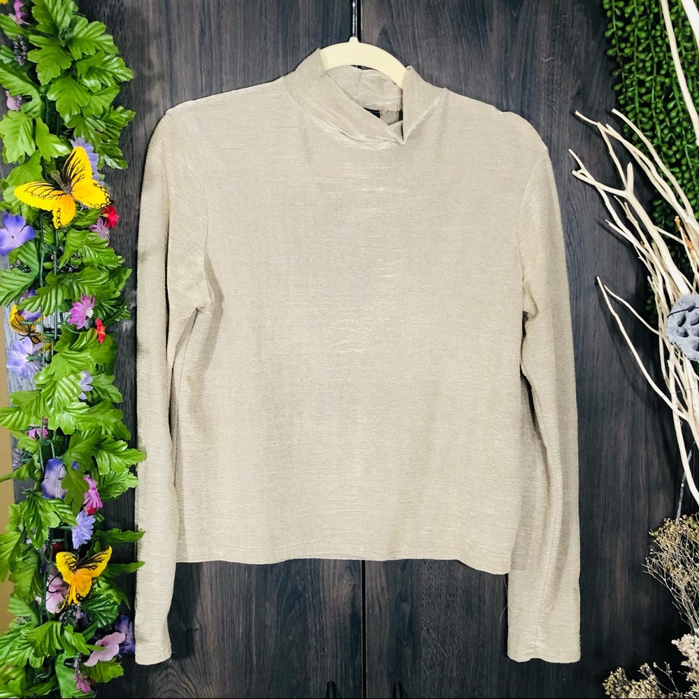 /🌸5/$25🌸Cant Miss Short Turtleneck Top Large
